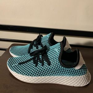 Adidas Deerupt Running Shoes